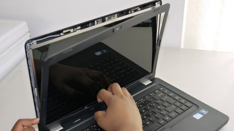 Mang laptop đến cơ sở sửa chữa uy tín để thay màn hình mới Mang laptop đến cơ sở sửa chữa uy tín để thay màn hình mới