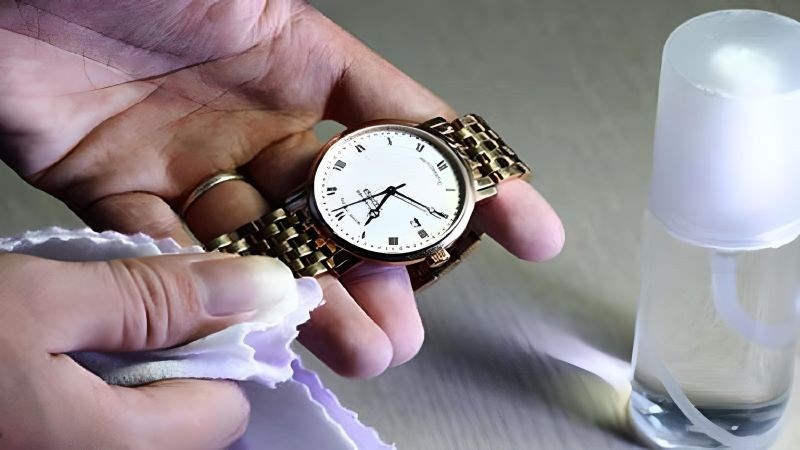 Pha loãng Amoniac và nước với tỉ lệ 1:6 Pha loãng Amoniac và nước với tỉ lệ 1:6