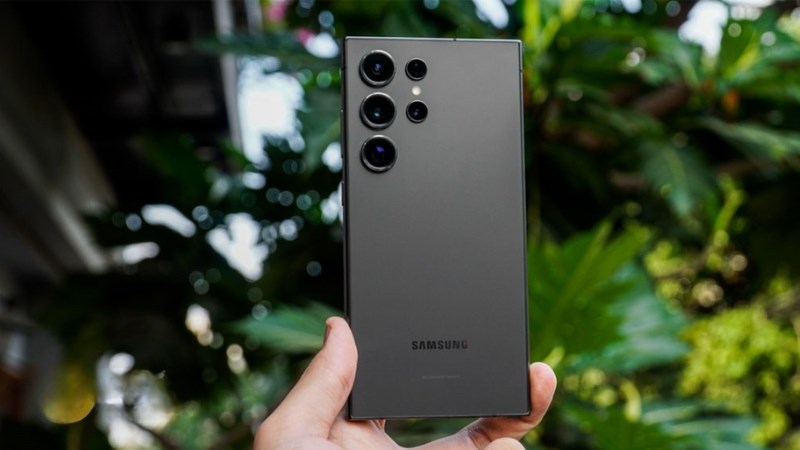 Samsung Galaxy S24 Ultra 5G 256GB là phiên bản cao cấpnhất trong dòng sản phẩm Galaxy S24 