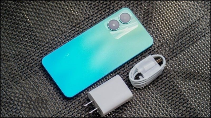 Viên pin 5000mAh mang đến khả năng sử dụng bền bỉ liên tục trong nhiều giờ