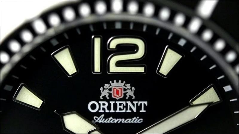 Logo Orient thường được in ấn rất sắc sảo, sinh động 