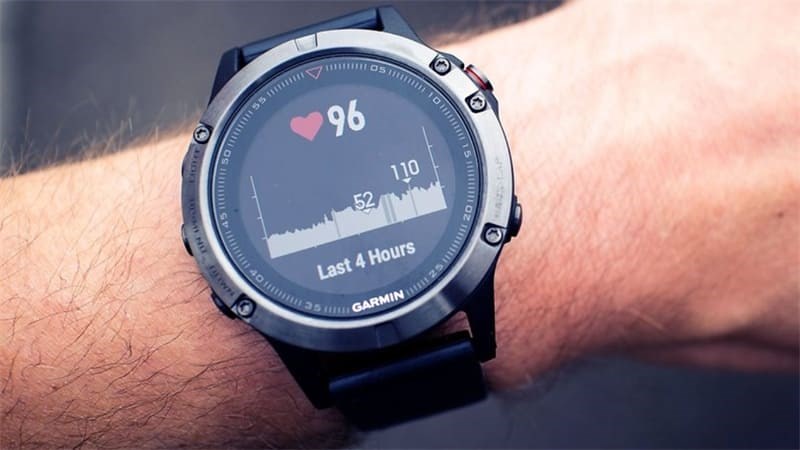 Garmin Forerunner 965 và Garmin Fenix 7 đều có tính năng giúp chăm sóc sức khỏe dễ dàng