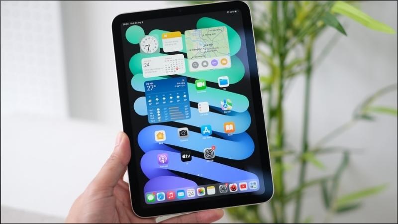 Xem xét hình thức bên ngoài của màn hình Xem xét hình thức bên ngoài của màn hình để đảm bảo máy không bị thay thế linh kiện