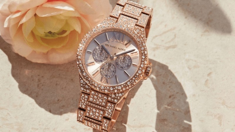 Đồng hồ đính đá của thương hiệu Michael Kors luôn sang trọng, đẳng cấp 