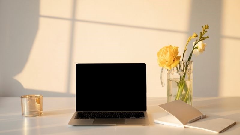 Laptop hay còn gọi là máy tính xách tay Laptop hay còn gọi là máy tính xách tay