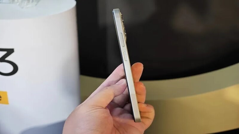 realme C53 được trang bị cảm biến vân tay cạnh viền