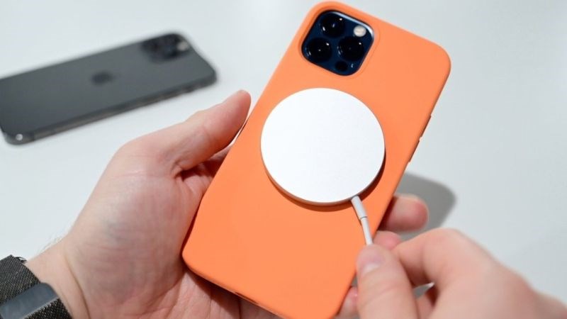 Kết nối iPhone của bạn với nguồn điện Kết nối iPhone của bạn với nguồn điện