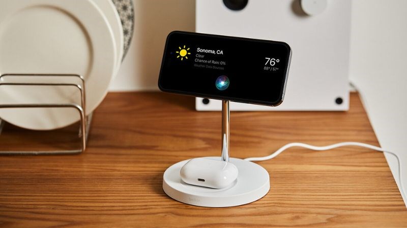 Đặt iPhone theo hướng nằm ngang trên một bề mặt cố định Đặt iPhone theo hướng nằm ngang trên một bề mặt cố định