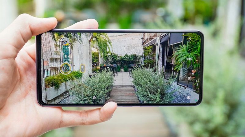 Bộ camera trước và sau của Vivo V27e đều sở hữu chất lượng tốt hơn