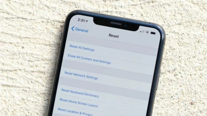 Reset lại điện thoại để tránh tình trạng iPhone bị theo dõi Reset lại điện thoại để tránh tình trạng iPhone bị theo dõi