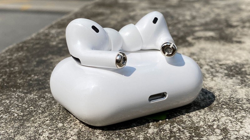 Mỗi bên tai nghe Airpods đều được trang bị micro