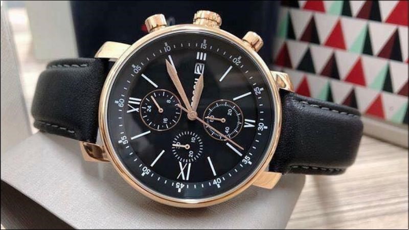 Fossil là hãng đồng hồ nổi tiếng của Mỹ và trực thuộc Fossil Group Fossil là hãng đồng hồ nổi tiếng của Mỹ và trực thuộc Fossil Group