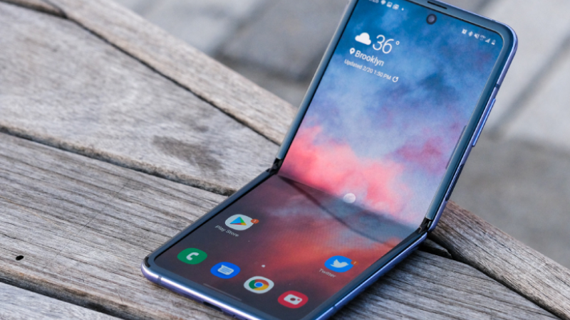 3 Samsung Galaxy Z Flip5 được hãng sử dụng công nghệ nền Dynamic AMOLED 2X