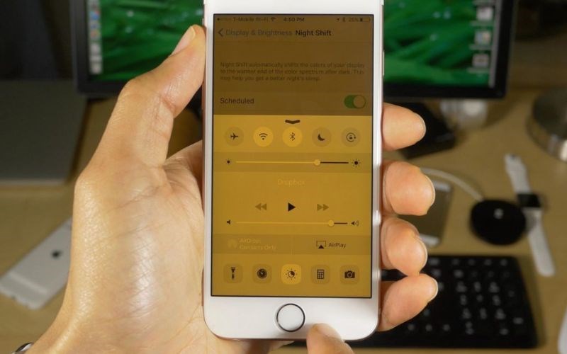 Màn hình iPhone bị vàng do bật chế độ Night Shift