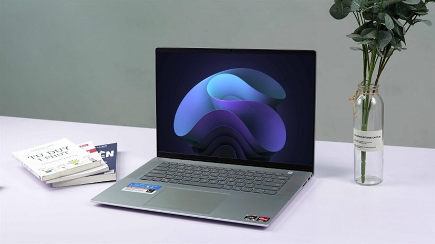 Kích thước dài rộng laptop 16 inch phụ thuộc nhiều vào viền màn hình mỏng hoặc dày