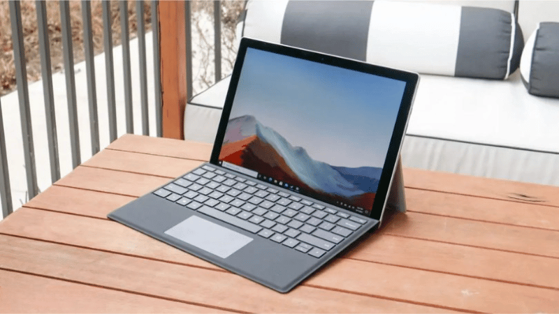 Laptop 12 inch thường có chiều dài khoảng 28 - 30cm và chiều rộng khoảng 8 - 9cm Laptop 12 inch thường có chiều dài khoảng 28 - 30cm và chiều rộng khoảng 8 - 9cm