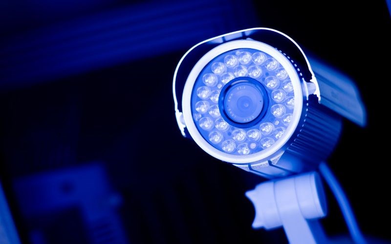 Camera hồng ngoại được trang bị các đèn hồng ngoại điều khiển bằng cảm quang Camera hồng ngoại được trang bị các đèn hồng ngoại điều khiển bằng cảm quang