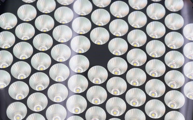 IR ARRAY LED có tầm nhìn xa tốt từ 30 đến 60m IR ARRAY LED có tầm nhìn xa tốt từ 30 đến 60m