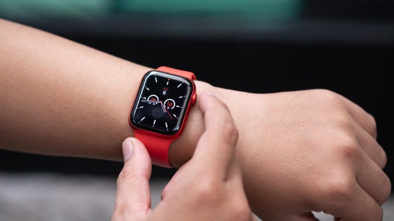 Nút nguồn hỏng sẽ gây ra tình trạng Apple Watch không lên nguồn khi sạc