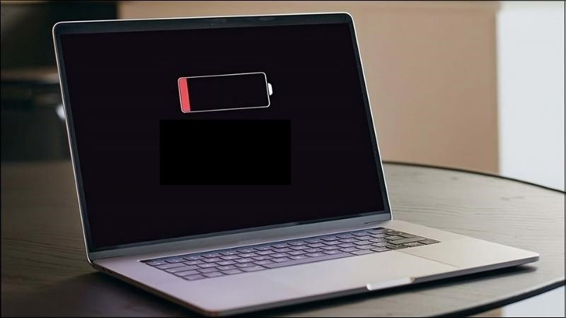 MacBook cạn pin khiến màn hình không hiển thị