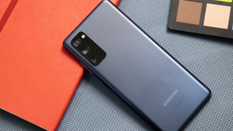 Samsung S20 FE sở hữu thiết kế sang trọng, hiện đại Samsung S20 FE sở hữu thiết kế sang trọng, hiện đại