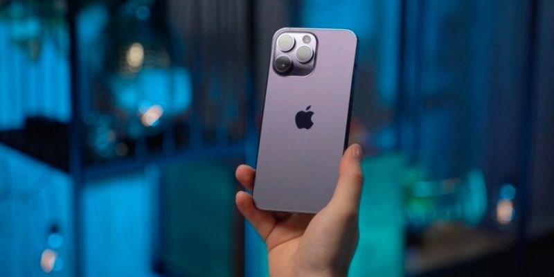 Tím sẫm mộng mơ là phiên bản màu hot nhất của dòng iPhone này