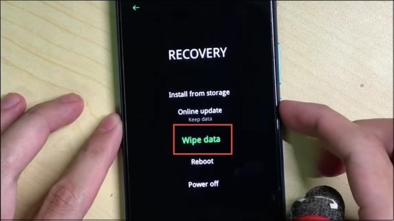 Nhấn chọn mục Wipe data tại giao diện Recover