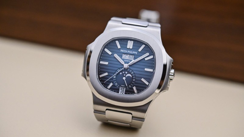 Patek Philippe Nautilus 5726/1A gọn gàng và trẻ trung