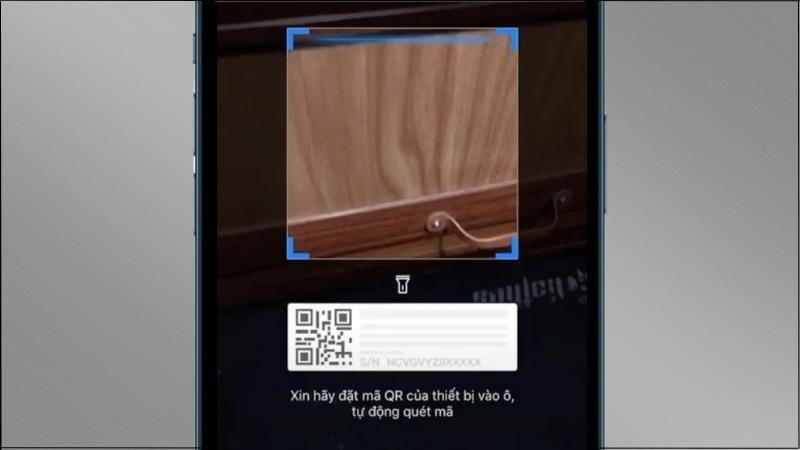 Quét mã QR dưới đáy camera