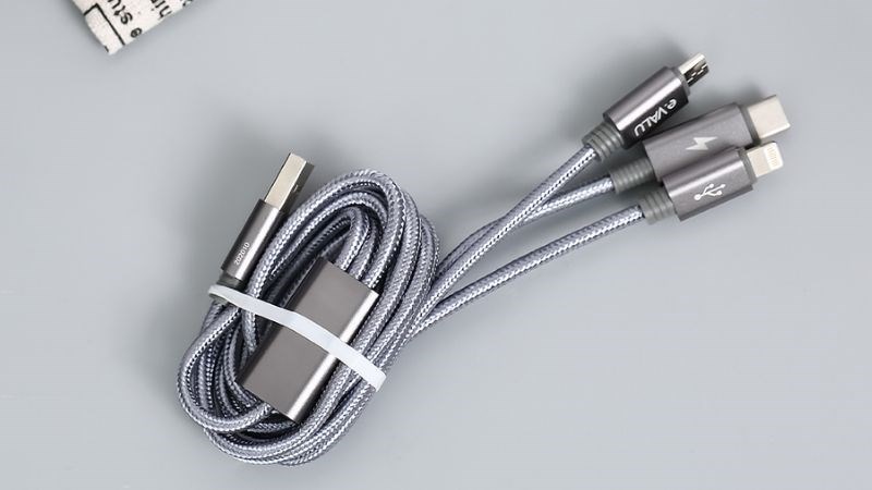 Có thể sử dụng một số loại sạc như: Sạc MagSafe và sạc Qi