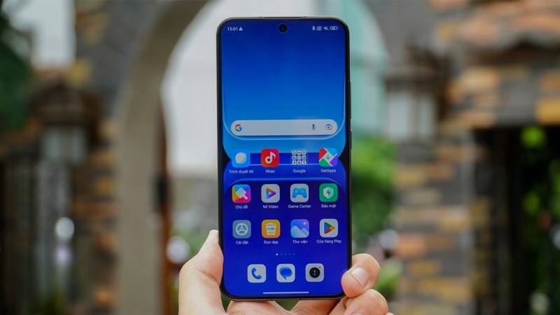 z Xiaomi 13T Pro và Xiaomi 13 đều có màn hình AMOLED sắc nét