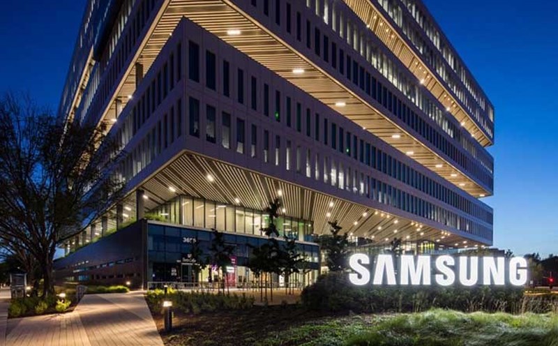 Samsung là một tập đoàn điện tử lớn ở Hàn Quốc Samsung là một tập đoàn điện tử lớn ở Hàn Quốc