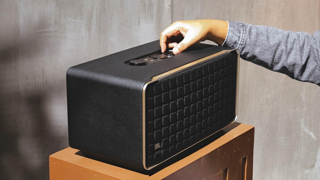 JBL Authentic 500 được thiết kế theo phong cách Retro sang trọng. Nguồn: GadgetMatch.