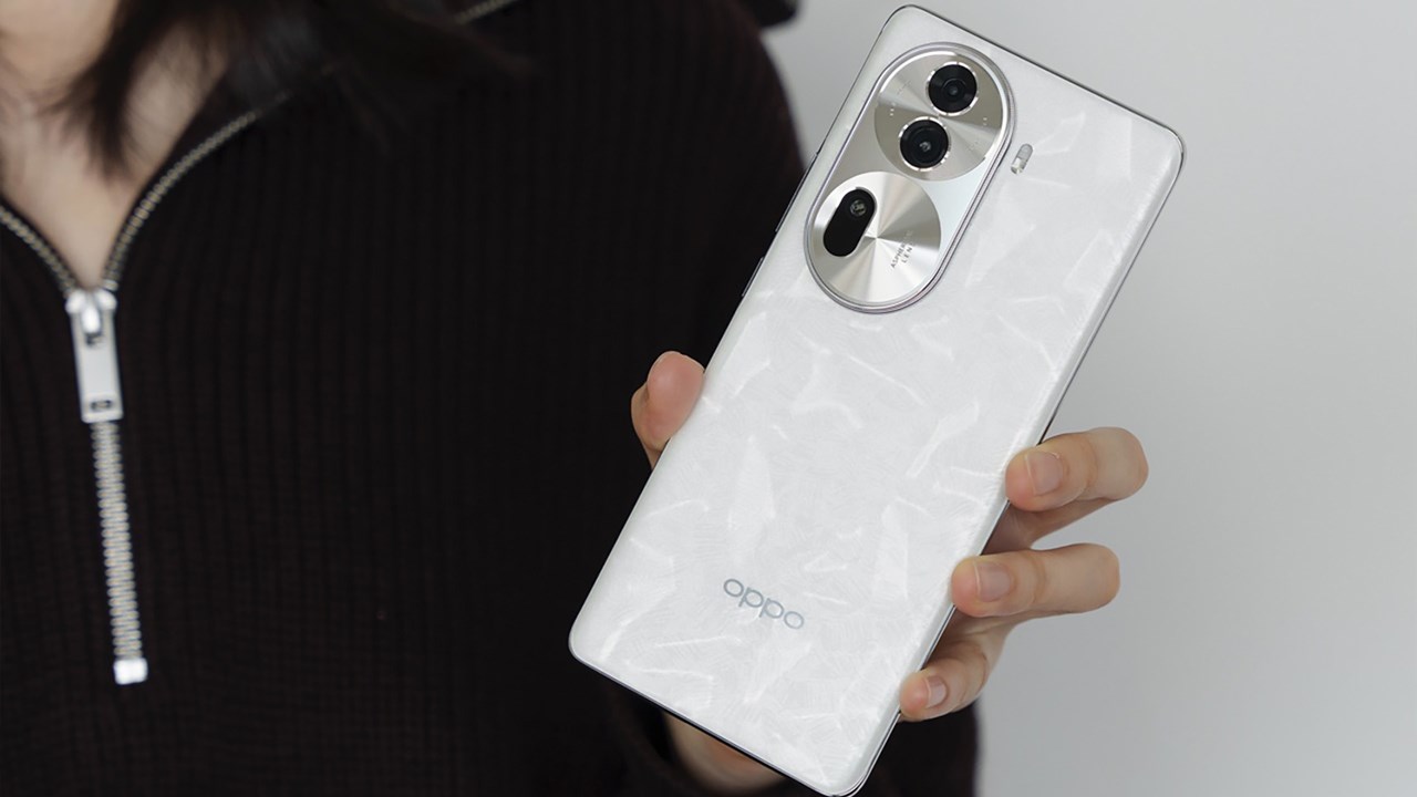 OPPO Reno11 sở hữu ngoại hình đẹp mắt với viền bo cong sang trọng. Nguồn: Weibo