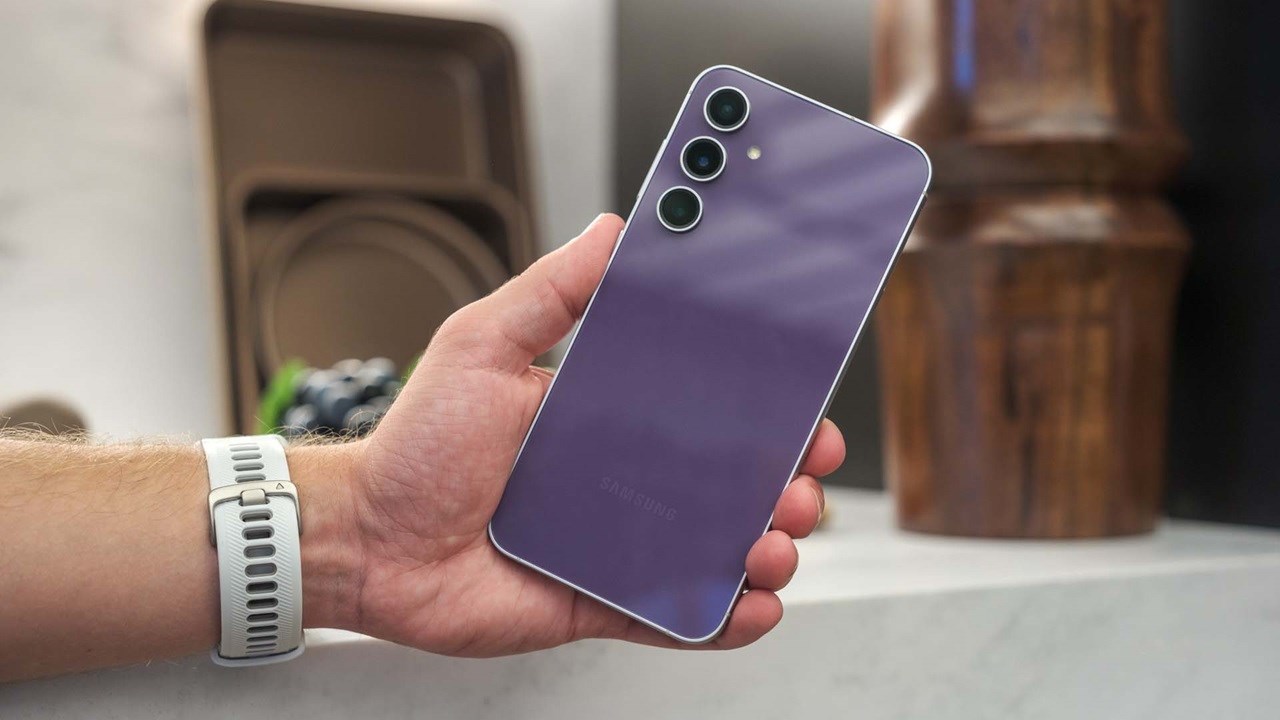 Galaxy S23 FE: Điện thoại Samsung màu Tím đậm đà, son sắt Galaxy S23 FE: Điện thoại Samsung màu Tím đậm đà, son sắt