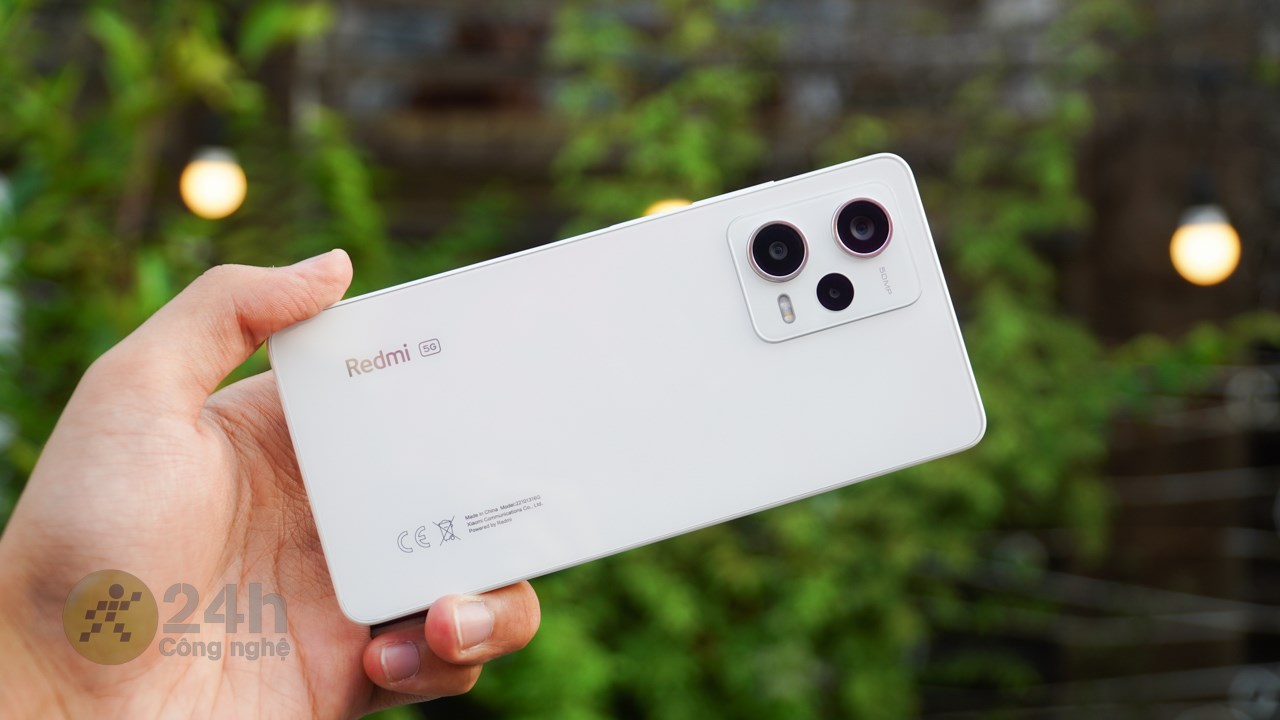 Redmi Note 12 Pro 5G là một chiếc điện thoại được hoàn thiện rát chỉn chu và chắc chắn.