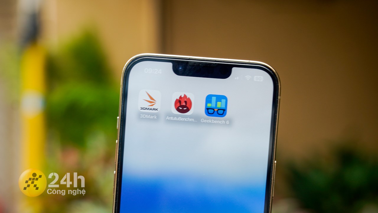 Cùng mình chấm điểm hiệu năng iPhone 13 Pro sau 2 năm. Cùng mình chấm điểm hiệu năng iPhone 13 Pro sau 2 năm.