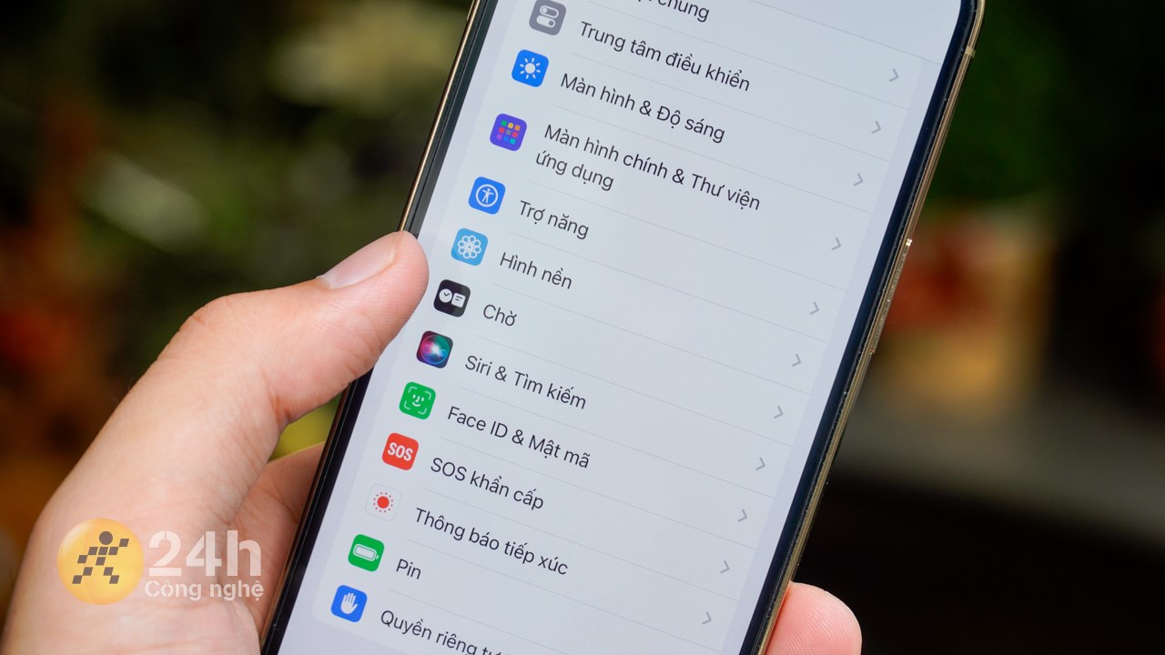 Việc iPhone 13 Pro không có Always On Display khiến mình không thể tận dụng tối đa tính năng StandBy trên iOS 17. Việc iPhone 13 Pro không có Always On Display khiến mình không thể tận dụng tối đa tính năng StandBy trên iOS 17.