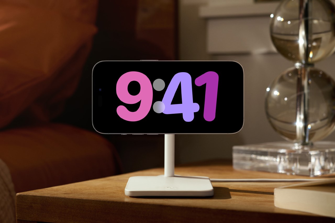Dành cho những bạn nào đã quên, đây là iPhone ở chế độ StandBy. Nguồn: Apple. Dành cho những bạn nào đã quên, đây là iPhone ở chế độ StandBy. Nguồn: Apple.