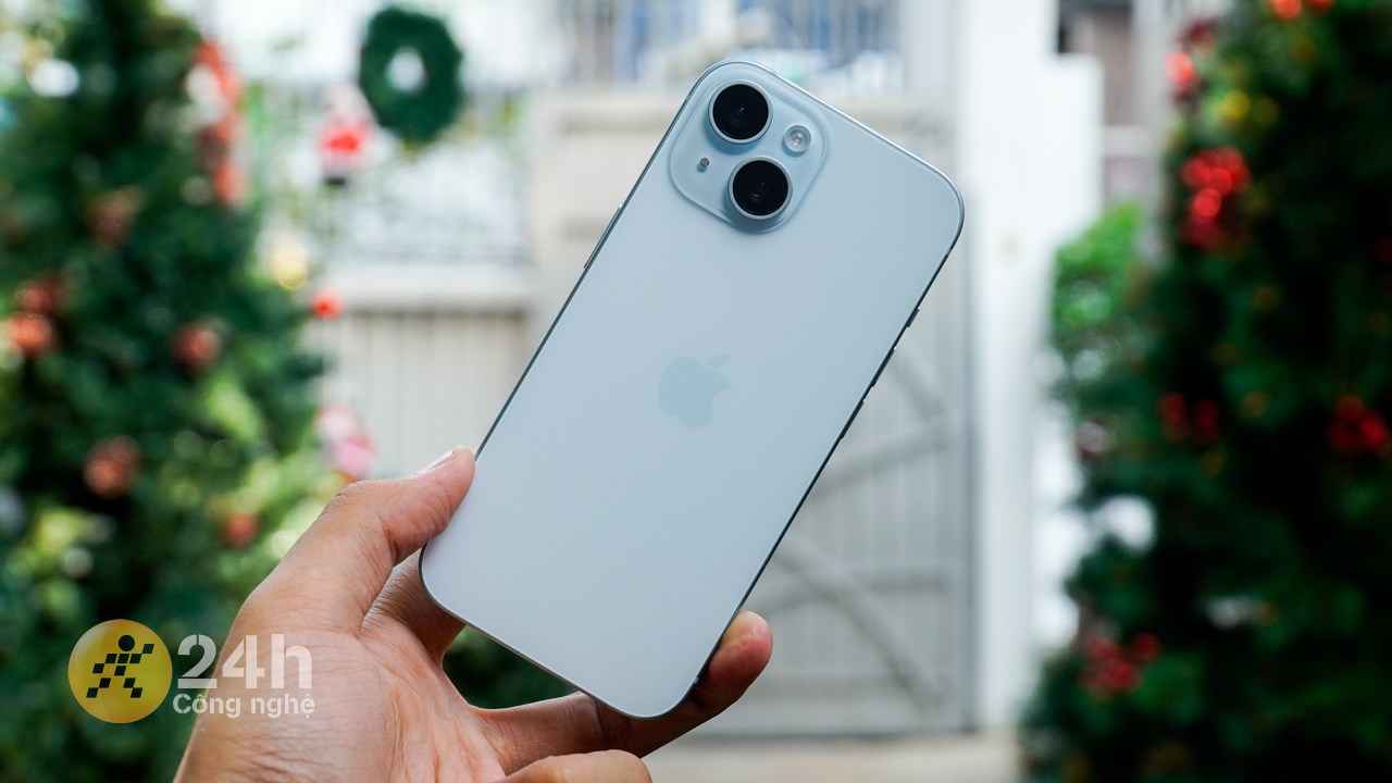Điểm mình thích khi trên tay iPhone 15 là sản phẩm này cho cảm giác cầm rất nhẹ. Điểm mình thích khi trên tay iPhone 15 là sản phẩm này cho cảm giác cầm rất nhẹ.