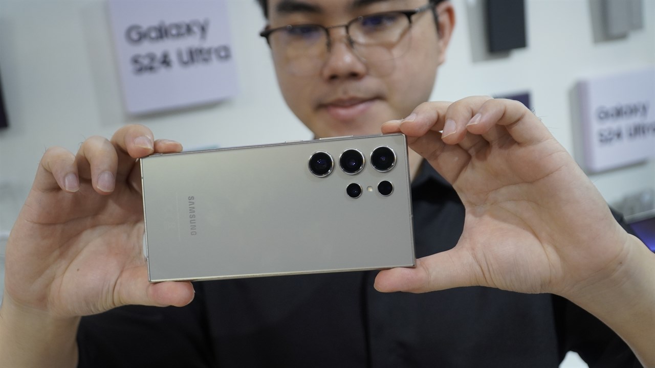 Màu Xám Titan trên Galaxy S24 Ultra