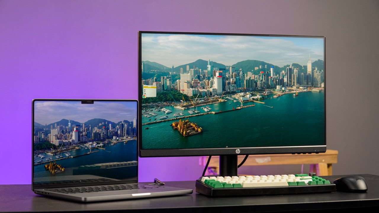 HP LCD V24i có kích thước lớn hơn so với HP V20 HP LCD V24i có kích thước lớn hơn so với HP V20