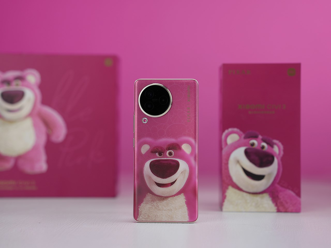 Xiaomi CIVI 3 Strawberry Bear vẫn được thiết kế tương tự như phiên bản tiêu chuẩn. Nguồn: Weibo. Xiaomi CIVI 3 Strawberry Bear vẫn được thiết kế tương tự như phiên bản tiêu chuẩn. Nguồn: Weibo.