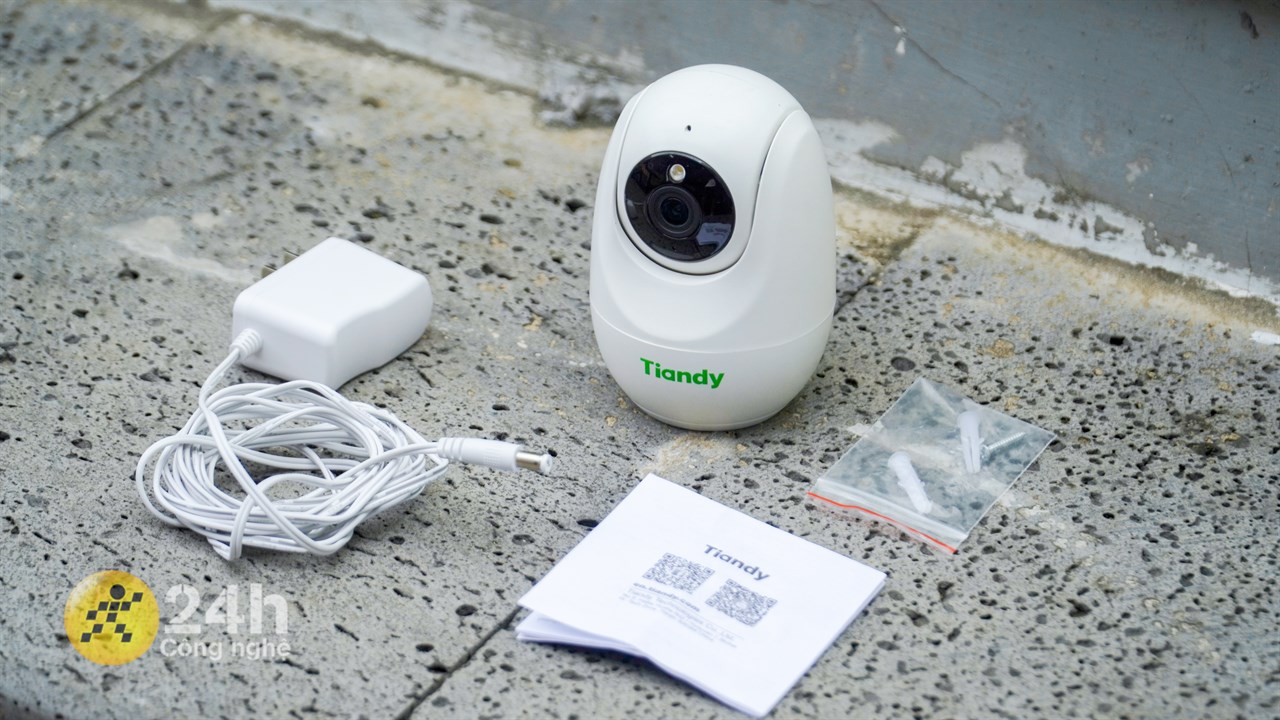 Camera TIANDY TC-H322N cùng các phụ kiện đi kèm. Camera TIANDY TC-H322N cùng các phụ kiện đi kèm.