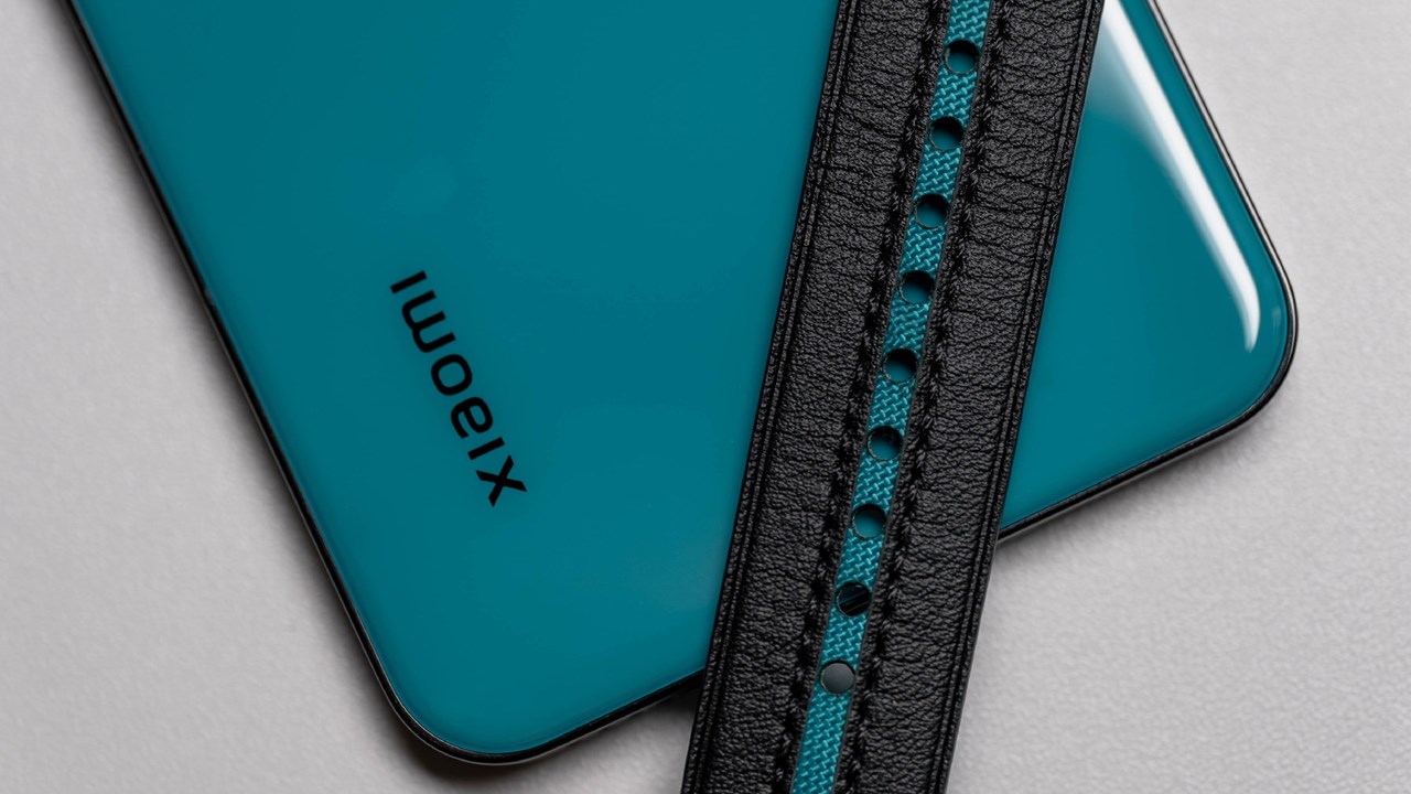 Phần dây đeo của Xiaomi Watch 3 màu Xanh Aqua Blue được chế tác từ da với đường line màu xanh năng động Phần dây đeo của Xiaomi Watch 3 màu Xanh Aqua Blue được chế tác từ da với đường line màu xanh năng động