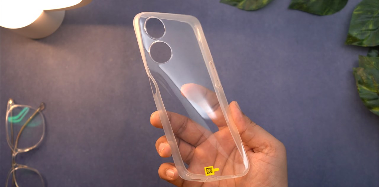 Thêm ốp lưng silicon trong.
