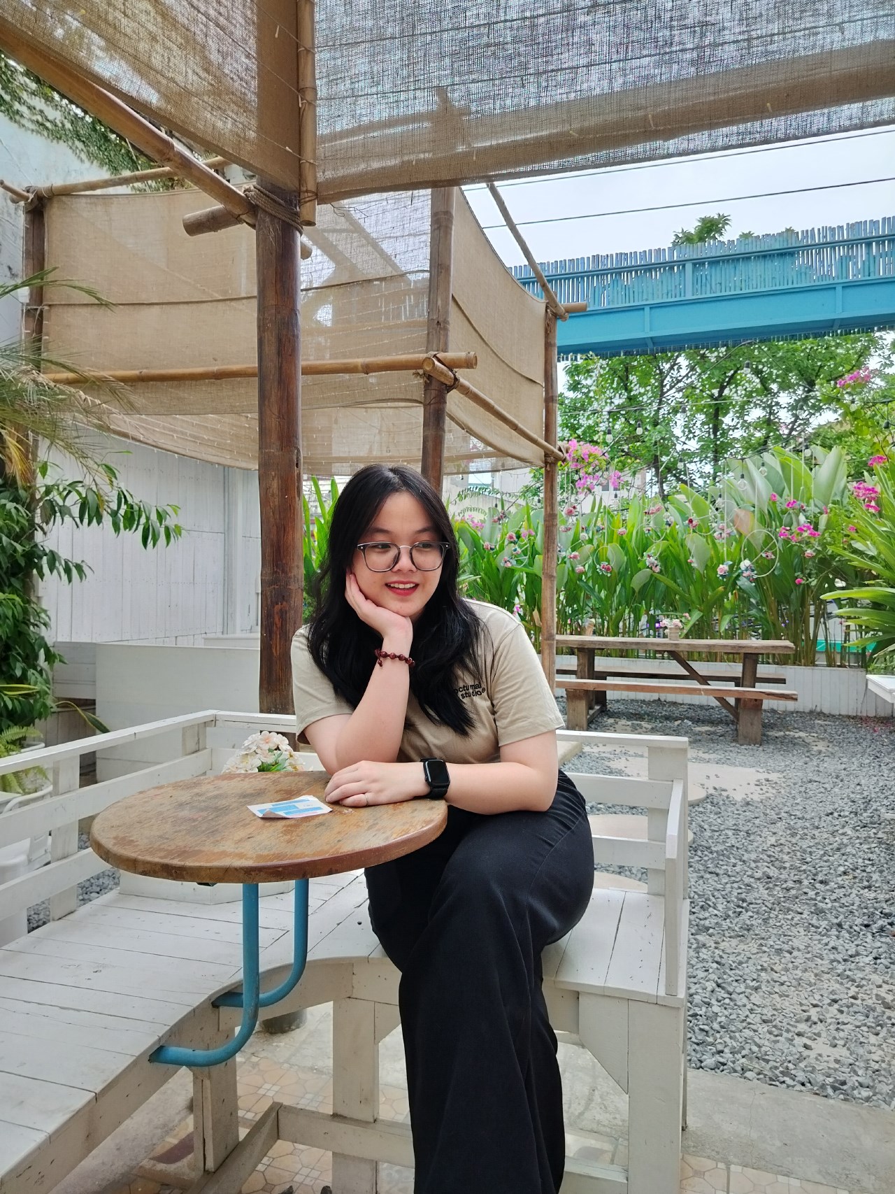 Chúng ta nên chụp chủ thể người ở chế độ tự động vì camera của realme C67 sẽ mang đến ảnh chụp chất lượng hơn chế độ 108 MP. Chúng ta nên chụp chủ thể người ở chế độ tự động vì camera của realme C67 sẽ mang đến ảnh chụp chất lượng hơn chế độ 108 MP.