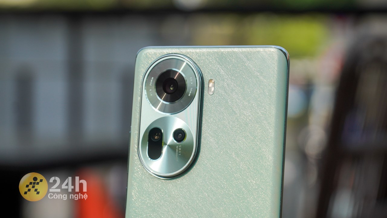 Cụm camera của OPPO Reno11 5G được thiết kế độc đáo nhưng hơi lồi. Cụm camera của OPPO Reno11 5G được thiết kế độc đáo nhưng hơi lồi.