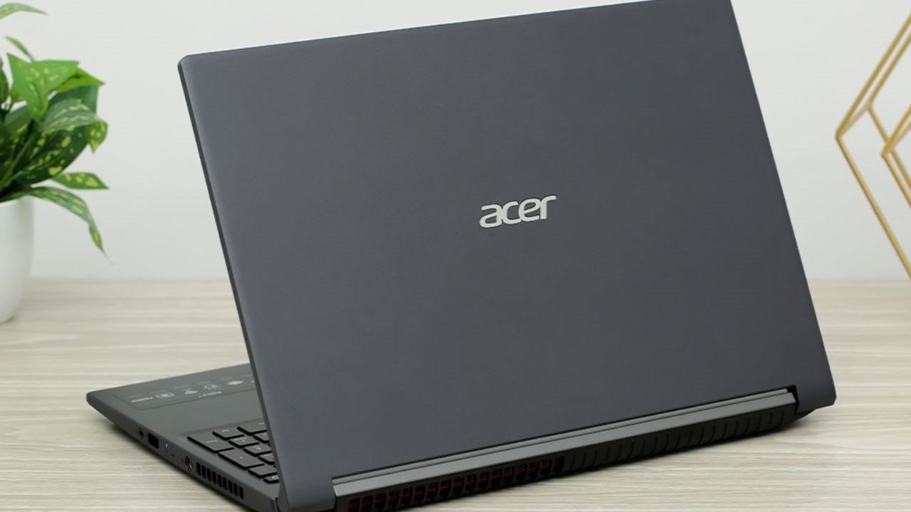 Laptop Acer Aspire diện mạo tinh tế, đường nét hiện đại, giá chỉ từ 6.49 triệu