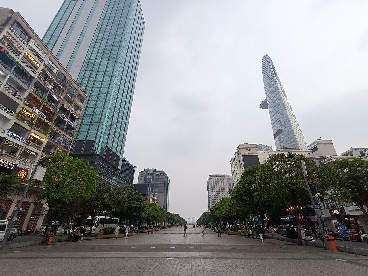 Ảnh chụp góc siêu rộng cũng đạt chất lượng tốt về chi tiết, màu lẫn độ tương phản. Ảnh chụp góc siêu rộng cũng đạt chất lượng tốt về chi tiết, màu lẫn độ tương phản.